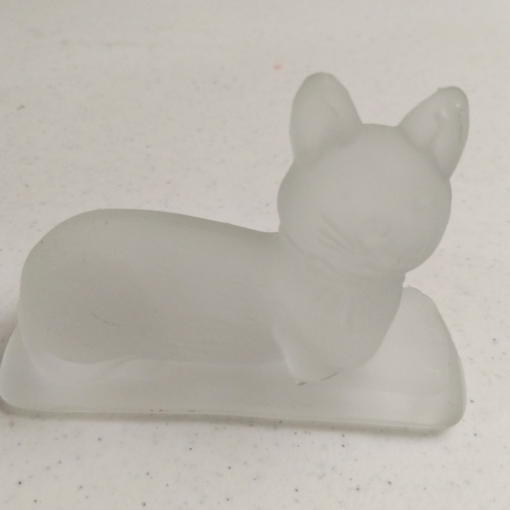 Cat Figurine Opaque Crystal Glass Paperweight 4" - Picture 5 of 8